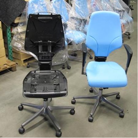 Giroflex 64 bureaustoel nieuw gestoffeerd lichtblauw