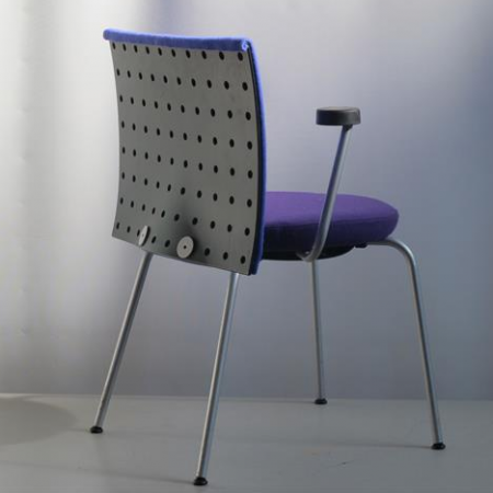 Thonet vergaderstoel paars Thonet vergaderstoel paars