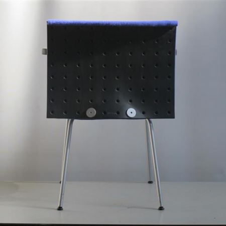 Thonet vergaderstoel paars Thonet vergaderstoel paars