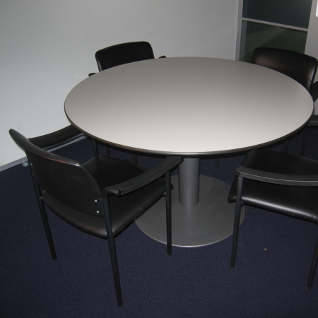 Ahrend vergadertafel doorsnede 100 cm Ahrend vergadertafel doorsnede 100 cm