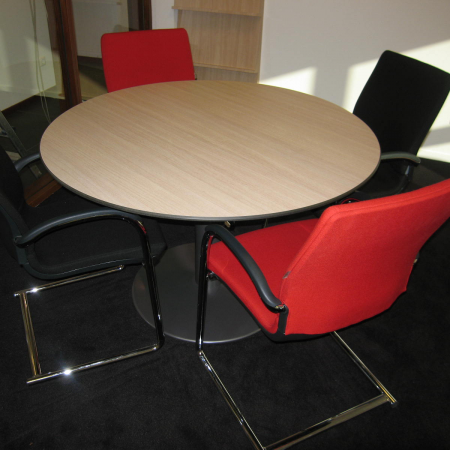 Ahrend 500 vergadertafel doorsnede 110 cm Ahrend 500 vergadertafel doorsnede 110 cm