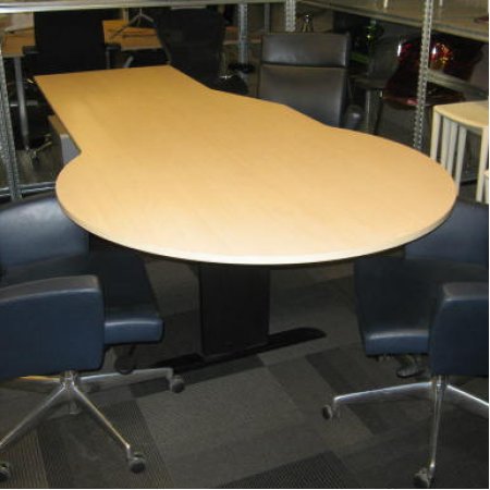 Lensvelt bureau met vergaderdruppel Lensvelt bureau met vergaderdruppel
