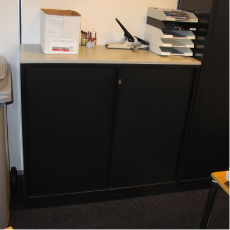 Ahrend roldeurkast 110 cm hoog zwart Ahrend roldeurkast 110 cm hoog zwart