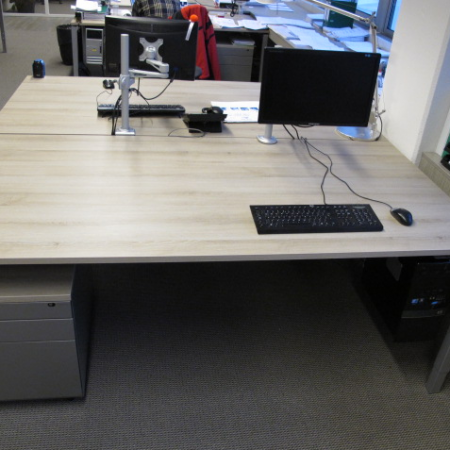 Kwadrant bureau 160 x 80 cm met zilvergrijs onderstel