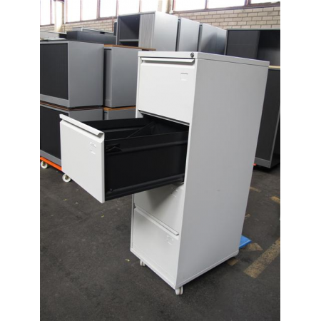 Brink 4-ladekast 135 cm hoog Brink 4-ladekast 135 cm hoog