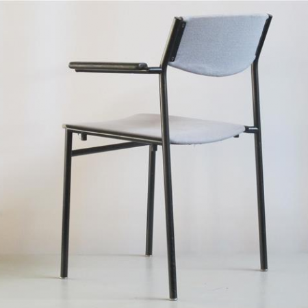Rietveld 4-pootsstoel Rietveld 4-pootsstoel