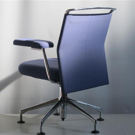 Vitra Ypsilon Belinni vergaderstoel donkerblauw Vitra Ypsilon Belinni vergaderstoel donkerblauw
