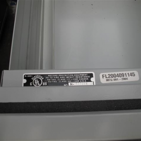 Medeco 4-ladekast 135 cm hoog lichtgrijs Medeco 4-ladekast 135 cm hoog lichtgrijs
