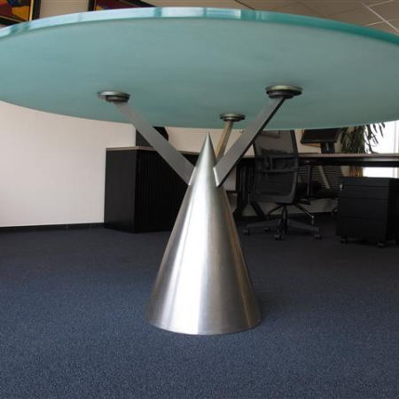 Vitra/Tecno vergadertafel doorsnede 150 cm Vitra/Tecno vergadertafel doorsnede 150 cm