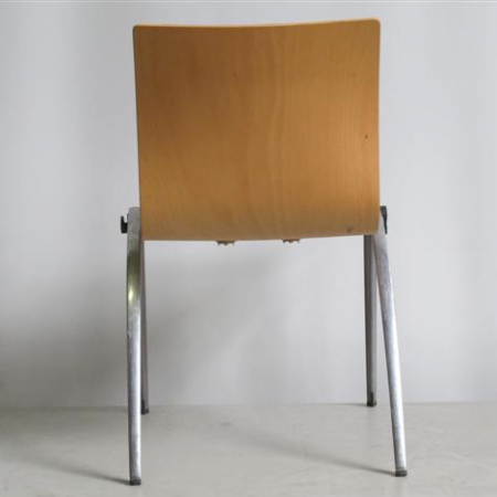Artifort Zeno 4-pootsstoel, hout met blauwe bekleding Artifort Zeno 4-pootsstoel, hout met blauwe bekleding