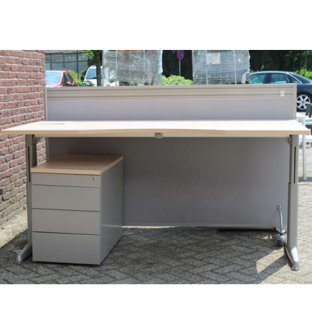 Markant Delta Click bureau 180 x 90 cm, zilvergrijs onderstel Markant Delta Click bureau 180 x 90 cm, zilvergrijs onderstel