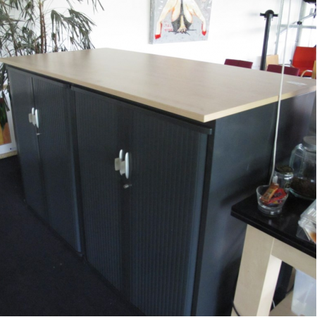 Steelcase roldeurkast 143 cm hoog Steelcase roldeurkast 143 cm hoog