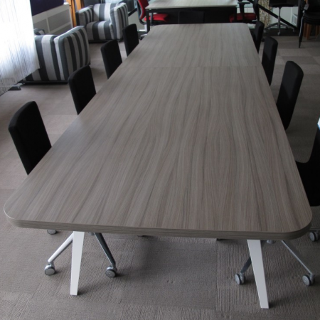 Spider vergadertafel 400 x 120 cm, wit onderstel Spider vergadertafel 400 x 120 cm, wit onderstel