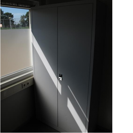 Aspa Asmeta draaideurkast 195 cm hoog, lichtgrijs Aspa Asmeta draaideurkast 195 cm hoog, lichtgrijs