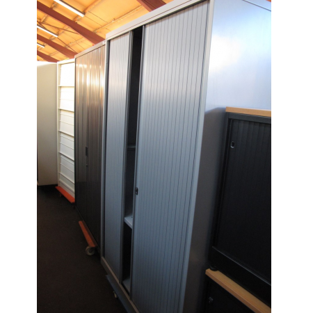 Drentea roldeurkast 195 cm hoog Drentea roldeurkast 195 cm hoog