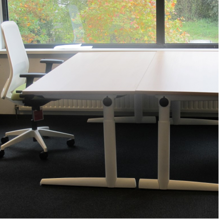 Ahrend 500 bureau met nieuw blad