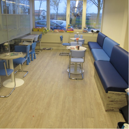 Treinbank coupe nieuw Treinbank coupe nieuw