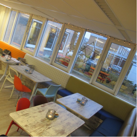 Kwadrant treinbank op maat Kwadrant treinbank op maat