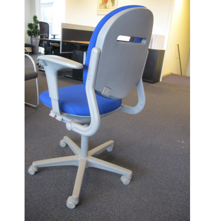 Ahrend 220 bureaustoel nieuw gestoffeerd Oniro Fighter blauw Ahrend 220 bureaustoel nieuw gestoffeerd Oniro Fighter blauw