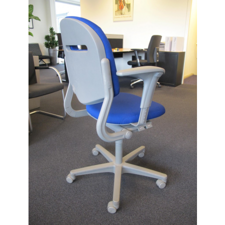 Ahrend 220 bureaustoel nieuw gestoffeerd Oniro Fighter blauw Ahrend 220 bureaustoel nieuw gestoffeerd Oniro Fighter blauw