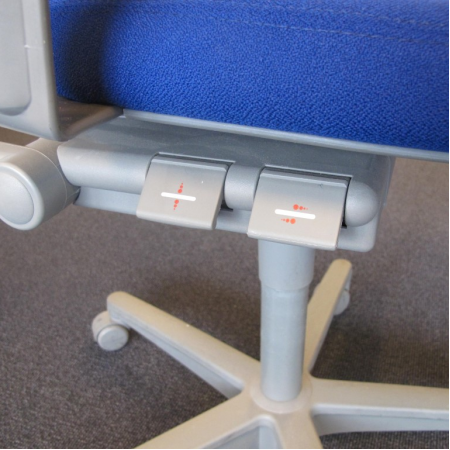Ahrend 220 bureaustoel nieuw gestoffeerd Oniro Fighter blauw Ahrend 220 bureaustoel nieuw gestoffeerd Oniro Fighter blauw