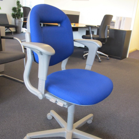 Ahrend 220 bureaustoel nieuw gestoffeerd Oniro Fighter blauw Ahrend 220 bureaustoel nieuw gestoffeerd Oniro Fighter blauw