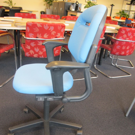 Ahrend 220 bureaustoel nieuw gestoffeerd Gabriel Fighter Ahrend 220 bureaustoel nieuw gestoffeerd Gabriel Fighter