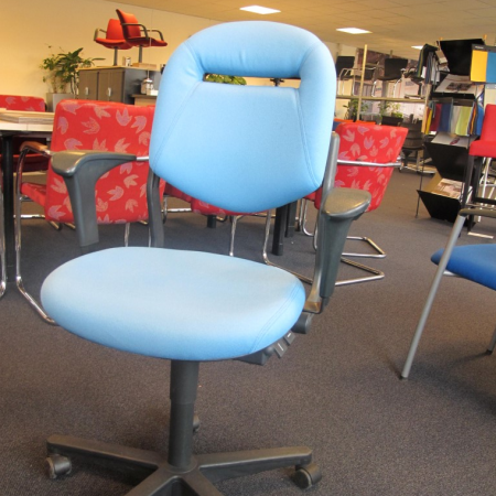 Ahrend 220 bureaustoel nieuw gestoffeerd Gabriel Fighter Ahrend 220 bureaustoel nieuw gestoffeerd Gabriel Fighter