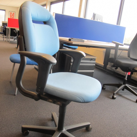 Ahrend 220 bureaustoel nieuw gestoffeerd Gabriel Fighter Ahrend 220 bureaustoel nieuw gestoffeerd Gabriel Fighter