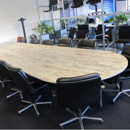 Ahrend Mehes vergadertafel 560 x 160 cm Ahrend Mehes vergadertafel 560 x 160 cm