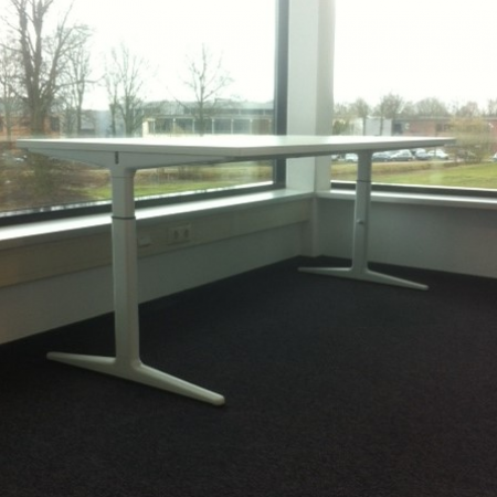 Ahrend Mehes bureau 180 x 90 cm Ahrend Mehes bureau 180 x 90 cm