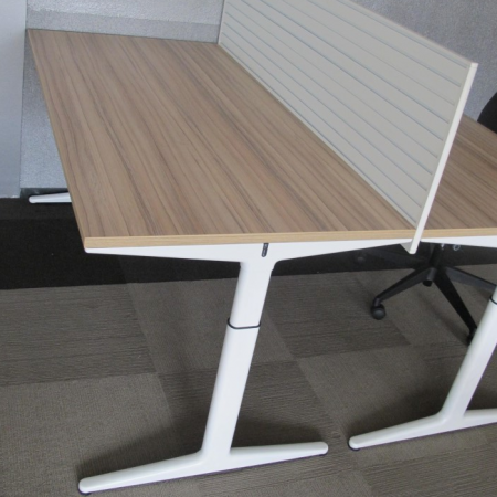 Ahrend Mehes bureau met nieuw blad 160 x 80 cm Ahrend Mehes bureau met nieuw blad 160 x 80 cm