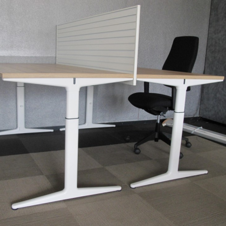 Ahrend Mehes bureau met nieuw blad 160 x 80 cm Ahrend Mehes bureau met nieuw blad 160 x 80 cm