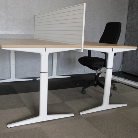 Ahrend Mehes bureau met nieuw blad 160 x 80 cm