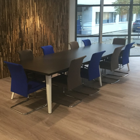 Spider vergadertafel 400 x 120 cm met wit metalen frame Spider vergadertafel 400 x 120 cm met wit metalen frame