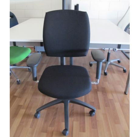 Drabert bureaustoel met nieuwe stoffering Drabert bureaustoel met nieuwe stoffering