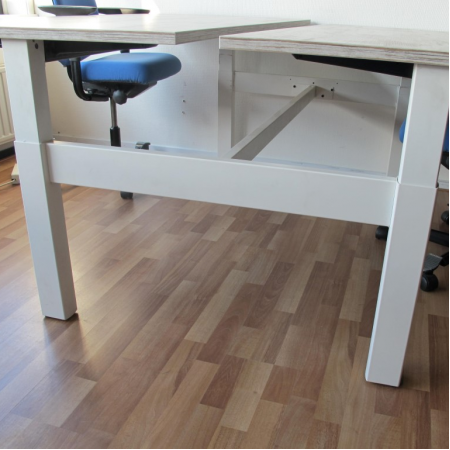 Ahrend 4-two duo bureau met nieuw blad Ahrend 4-two duo bureau met nieuw blad