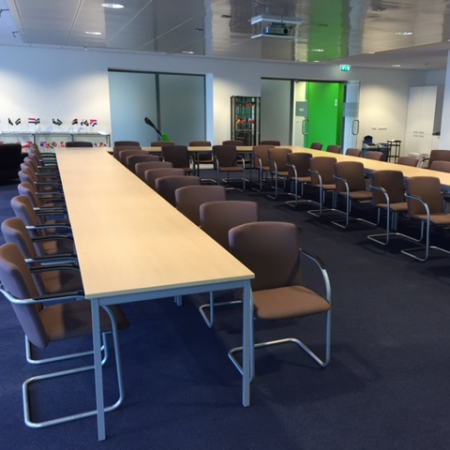 Complete vergaderkamer inrichting De Valk en Lande Cole Complete vergaderkamer inrichting De Valk en Lande Cole