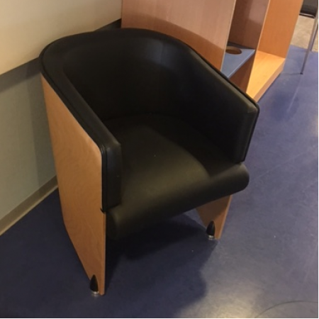 Club fauteuil zwart gestoffeerd Club fauteuil zwart gestoffeerd