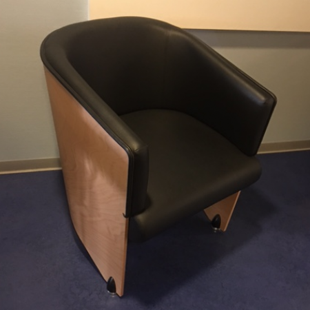 Club fauteuil zwart gestoffeerd Club fauteuil zwart gestoffeerd