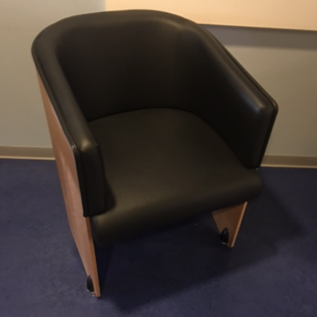 Club fauteuil zwart gestoffeerd Club fauteuil zwart gestoffeerd