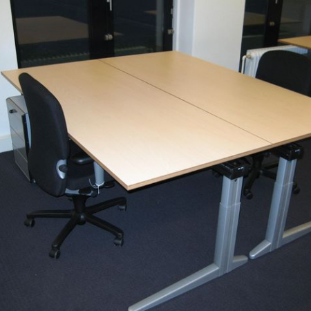 Ahrend Essa bureau met nieuw blad Ahrend Essa bureau met nieuw blad
