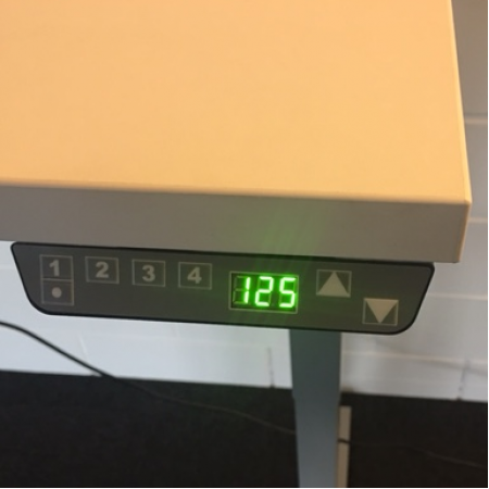 Kwadrant nieuw elektrisch zit-sta bureau Kwadrant nieuw elektrisch zit-sta bureau