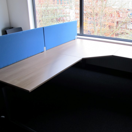 Ahrend Essa Cad Cam hoekbureau met nieuw blad Ahrend Essa Cad Cam hoekbureau met nieuw blad