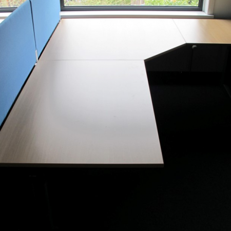 Ahrend Essa Cad Cam hoekbureau met nieuw blad Ahrend Essa Cad Cam hoekbureau met nieuw blad