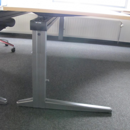 Ahrend Essa Cad Cam hoekbureau met nieuw blad Ahrend Essa Cad Cam hoekbureau met nieuw blad