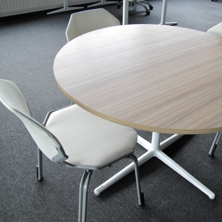 Ahrend Mehes ronde vergadertafel Ahrend Mehes ronde vergadertafel