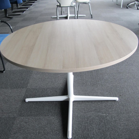 Ahrend Mehes vergadertafel Ø 110 cm Ahrend Mehes vergadertafel Ø 110 cm
