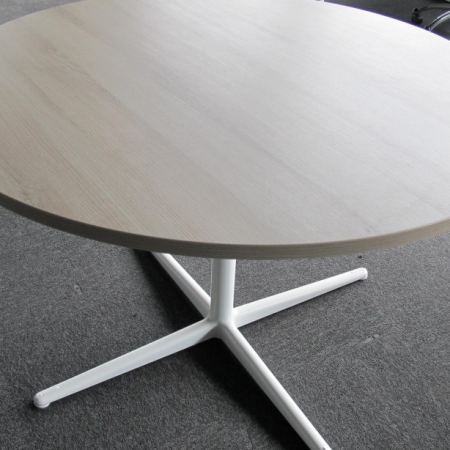 Ahrend Mehes vergadertafel Ø 110 cm Ahrend Mehes vergadertafel Ø 110 cm