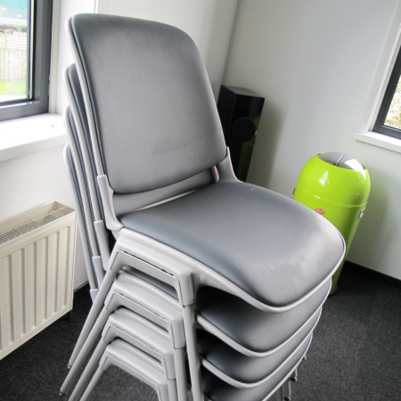 Comforto refurbished vergaderstoel skai grijs Comforto refurbished vergaderstoel skai grijs
